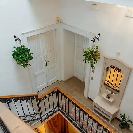 ベッド・アンド・ブレックファスト La Casa Di 3*